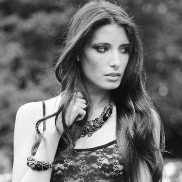 Meet your Posher, Caroline - Picture 1 of 1